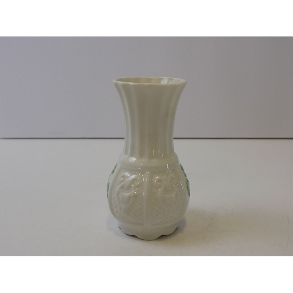 BELLEEK IRELAND Vintage 5" porcelain figurine SHAMROCK FLOWER BUD VASE Nadine - Picture 7 of 16